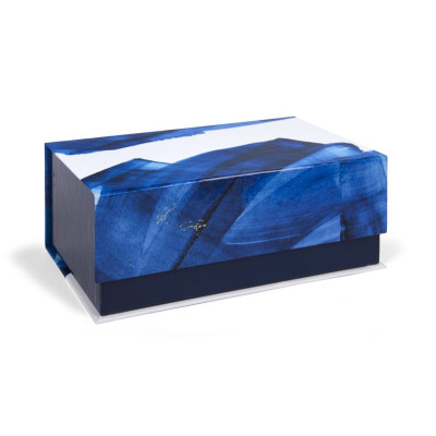 Indigo, Boîte rectangulaire 29,8 x 17,8 x 10,8 cm. Rabat aimanté